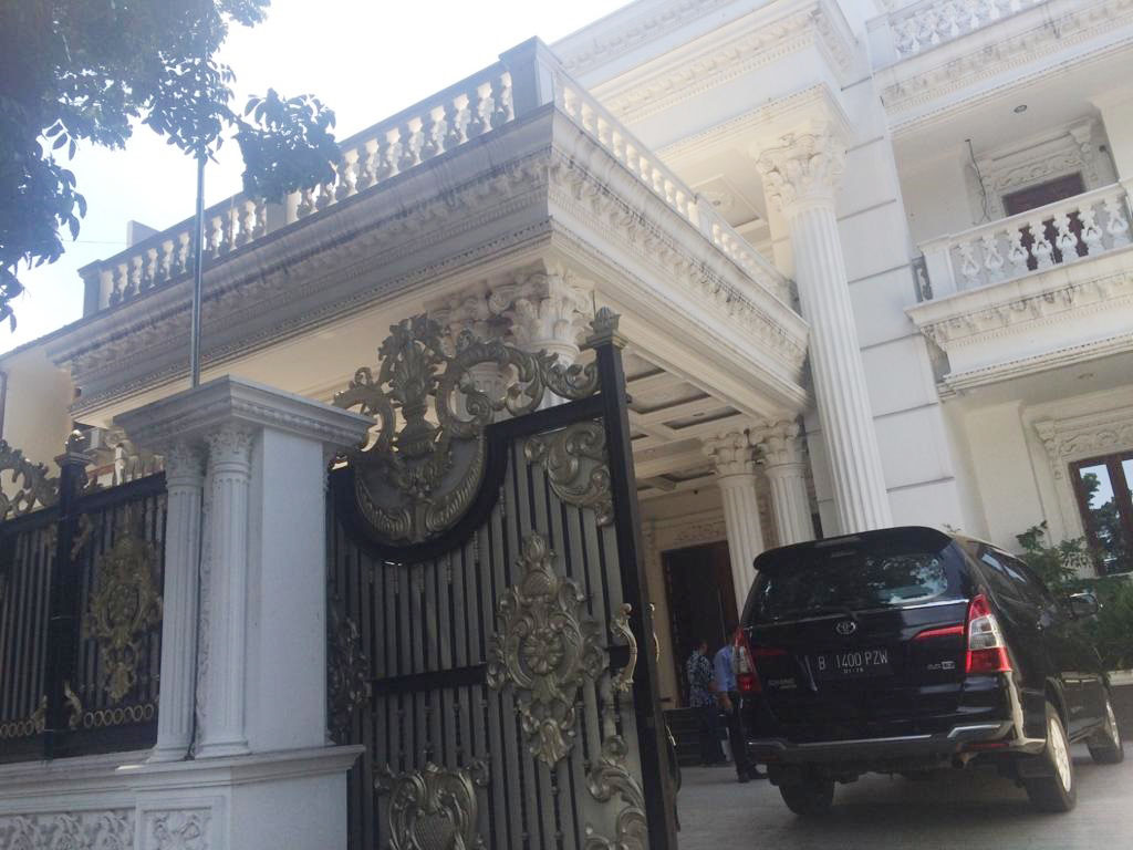 Dijual Rumah Mewah 4 Lantai di Senen Jakarta Pusat Dekat RSCM, Kampus UI Salemba, Plaza Kenari Mas, Plaza Atrium Senen, Stasiun Pasar Senen